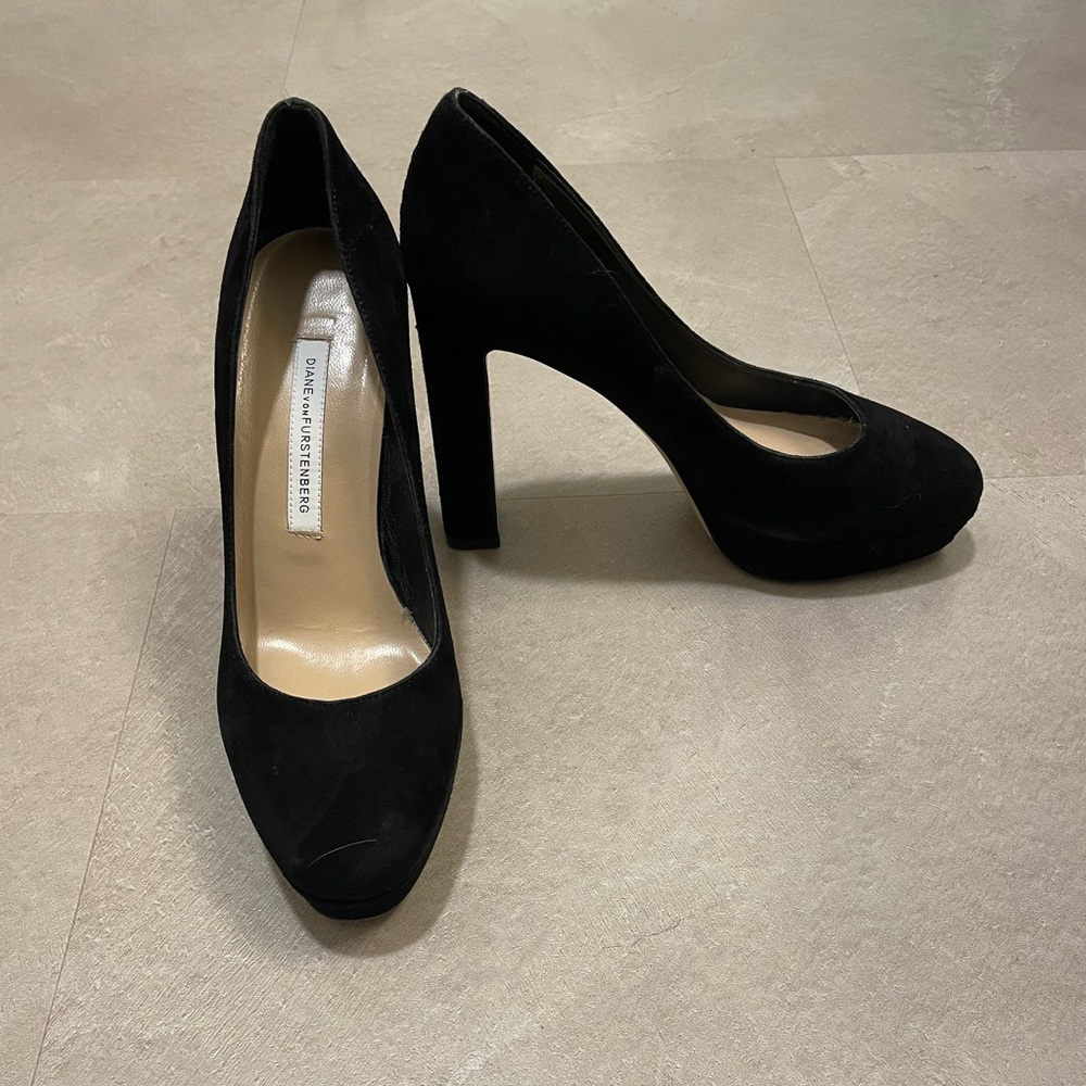 Diane von Furstenburg Black Velvet Platform Heels size 6